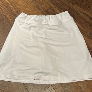 Ekouar skort